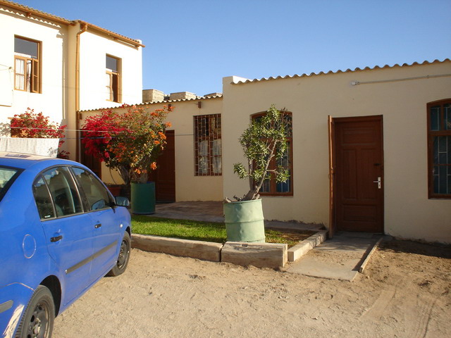 Luderitz Backpackers Lodge Namibia: parking