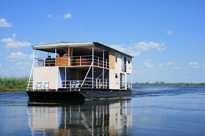 The Delta Belle House Boat, Botswana