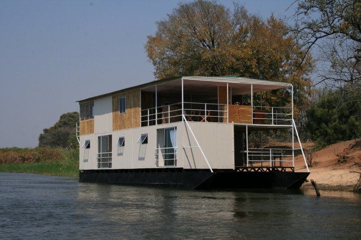 The Delta Belle House Boat, Botswana