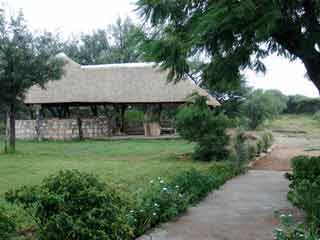 Dqae Qare Game Reserve Ghanzi, Botswana: dining area